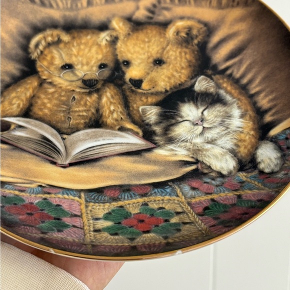Vintage Decorative Plate with Teddy Bears and Cat - Picture 3 of 4